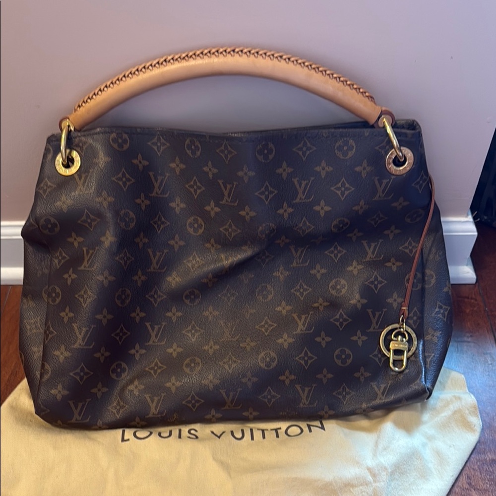 Louis Vuitton Artsy MM Monogram Shoulder Bag